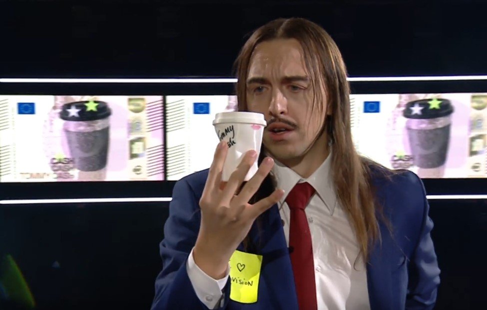 Tommy Cash celebrando su victoria en Eesti Laul 2025 con su tema