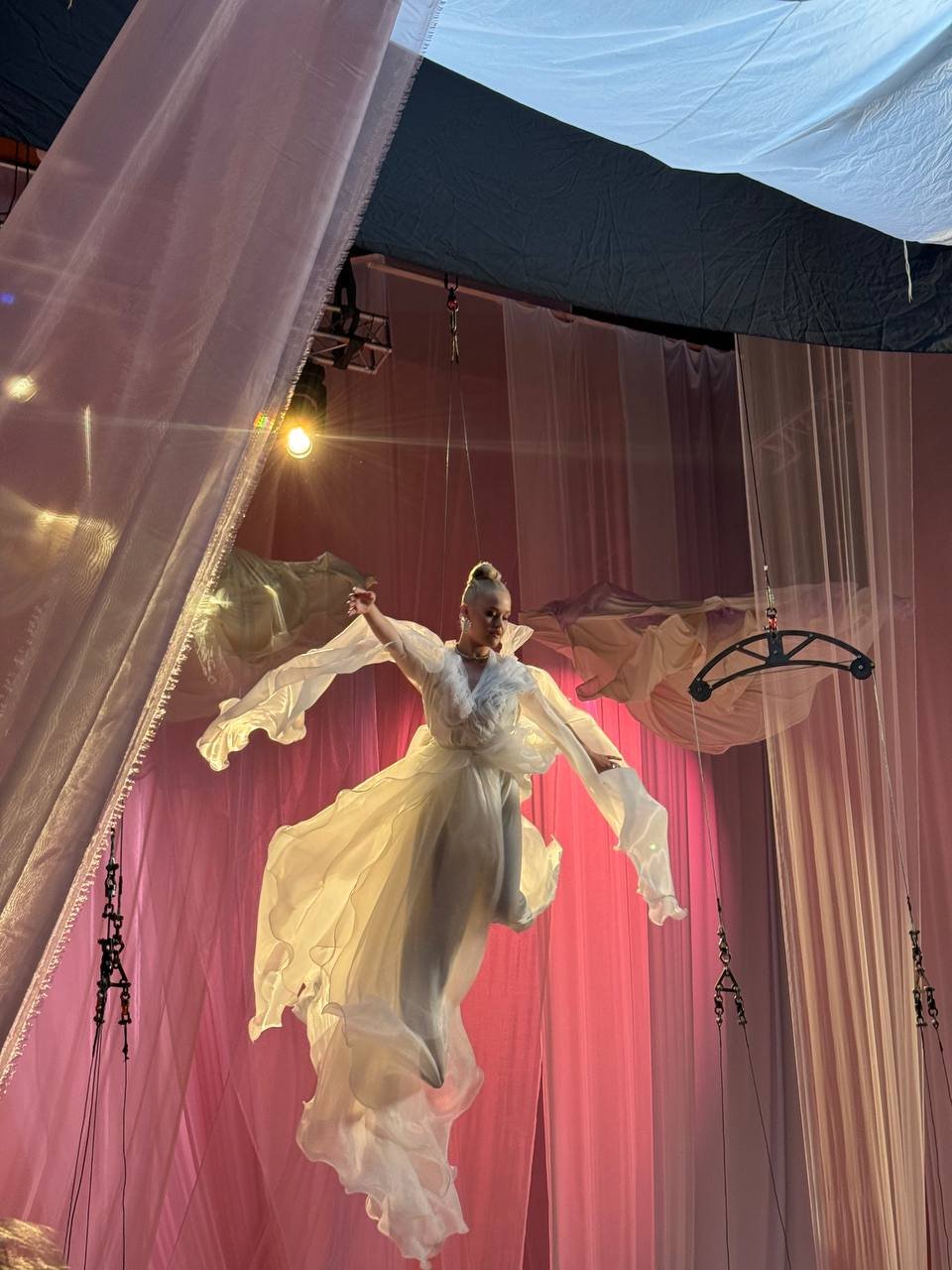 El making of de "Motylek": arte, emoción y dirección de élite Detrás de cámaras del videoclip de "Motylek" con Nastya Kravchenko y la directora Oksana Rasskazova