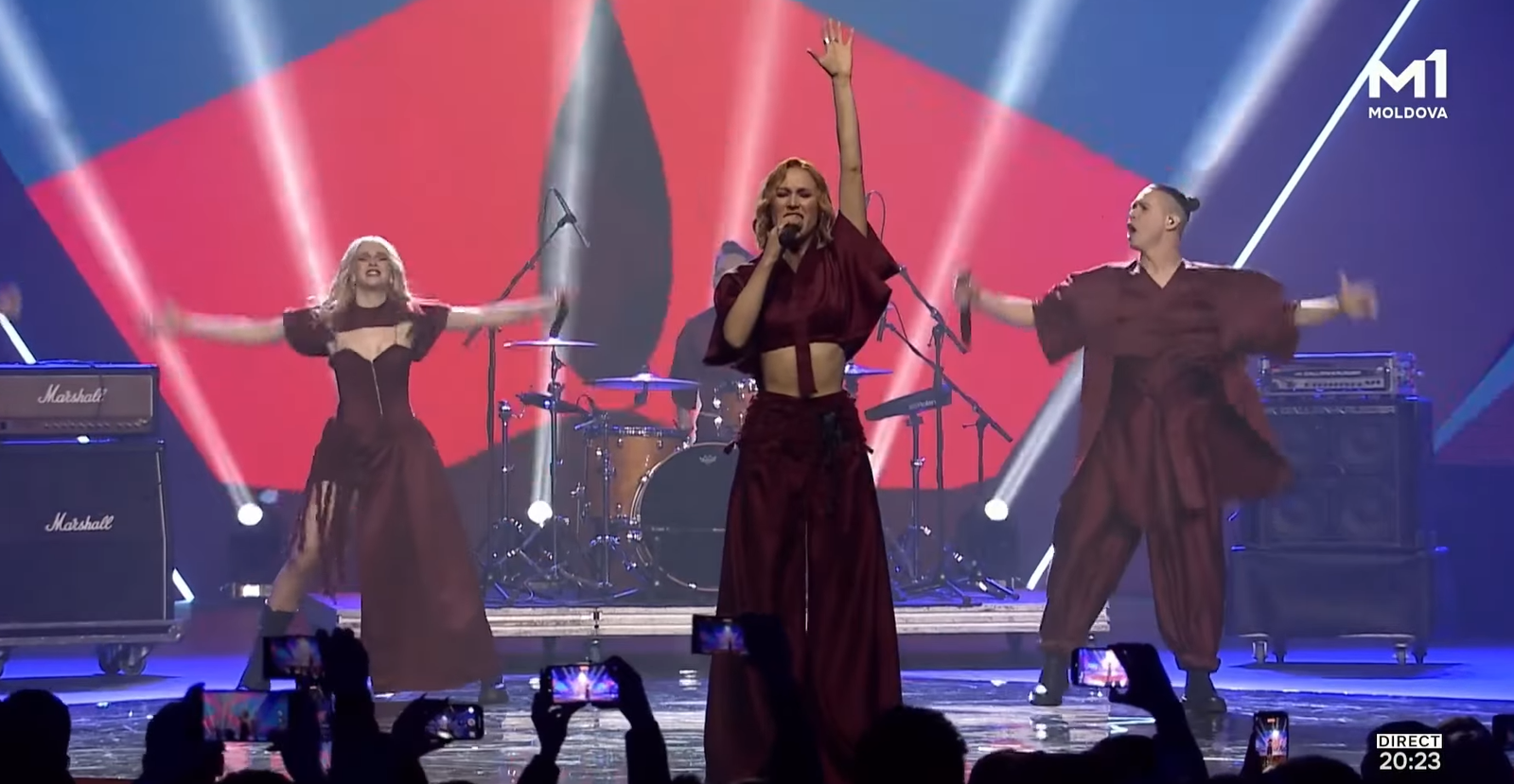 Satoshi celebrando su victoria en el escenario del Arena Chișinău. Title: Satoshi gana la Selecția Națională 2026.