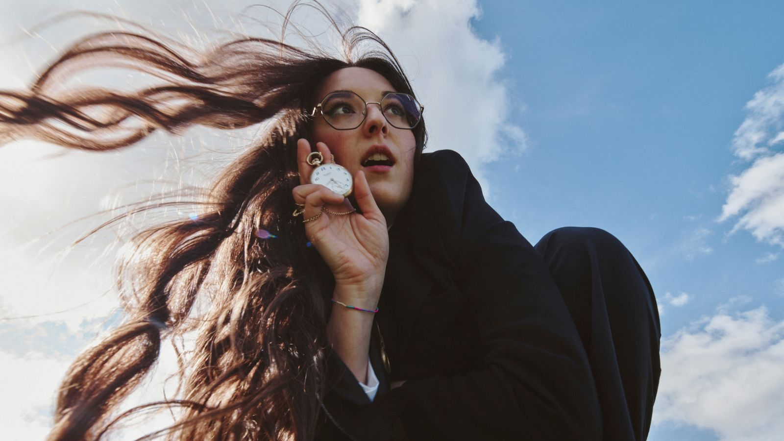 Retrato oficial de Veronica Fusaro, representante de Suiza en Eurovisión 2026. Title: Veronica Fusaro representará a Suiza en Viena.