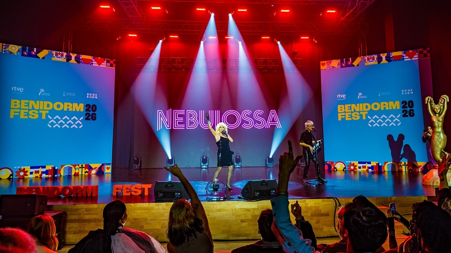 Nebulossa dando una presentacion para el Benidorn Fest 