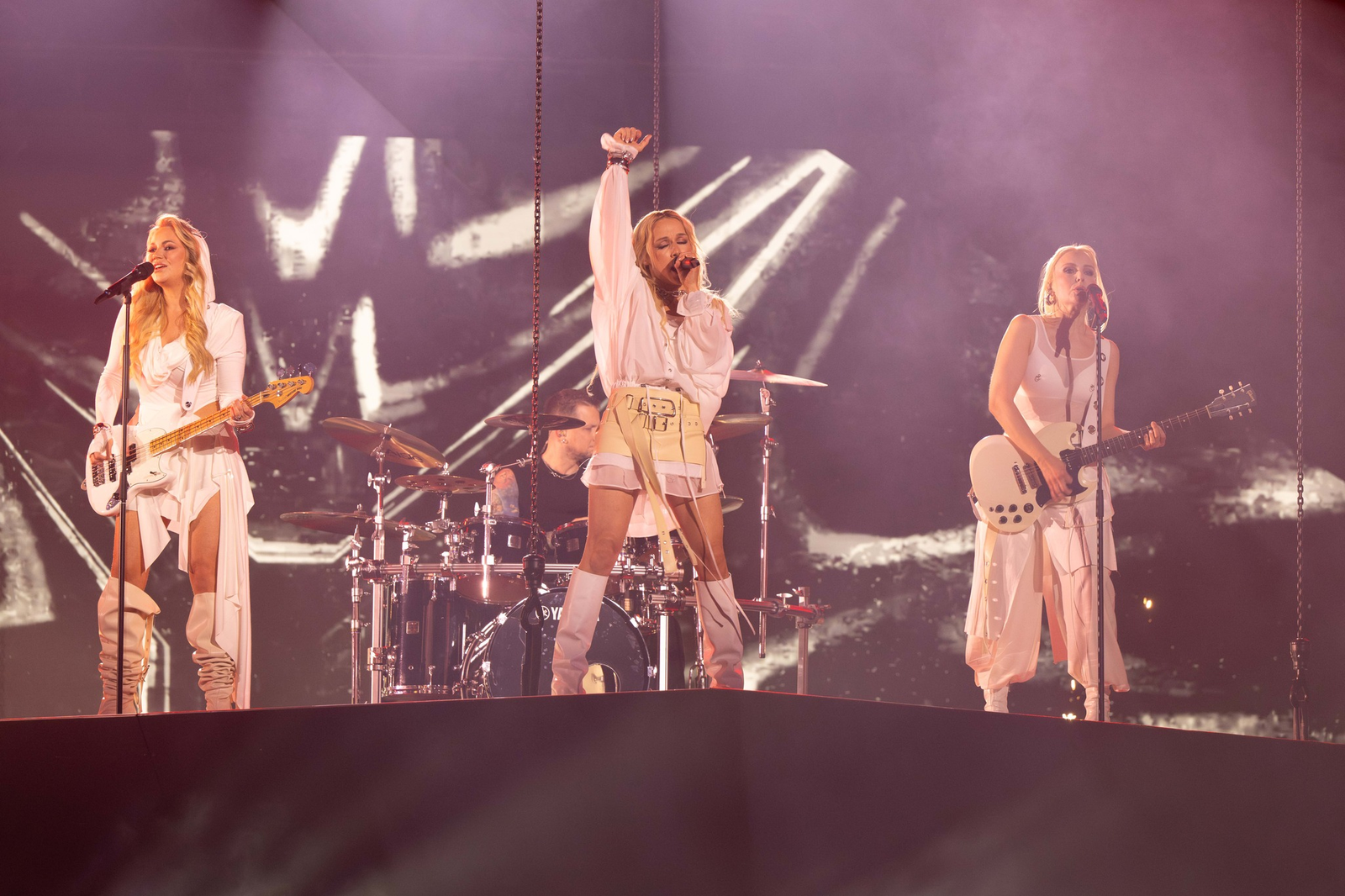 Vanilla Ninja en su participacion con el tema Too Epic to Be True en el Eesti Laul