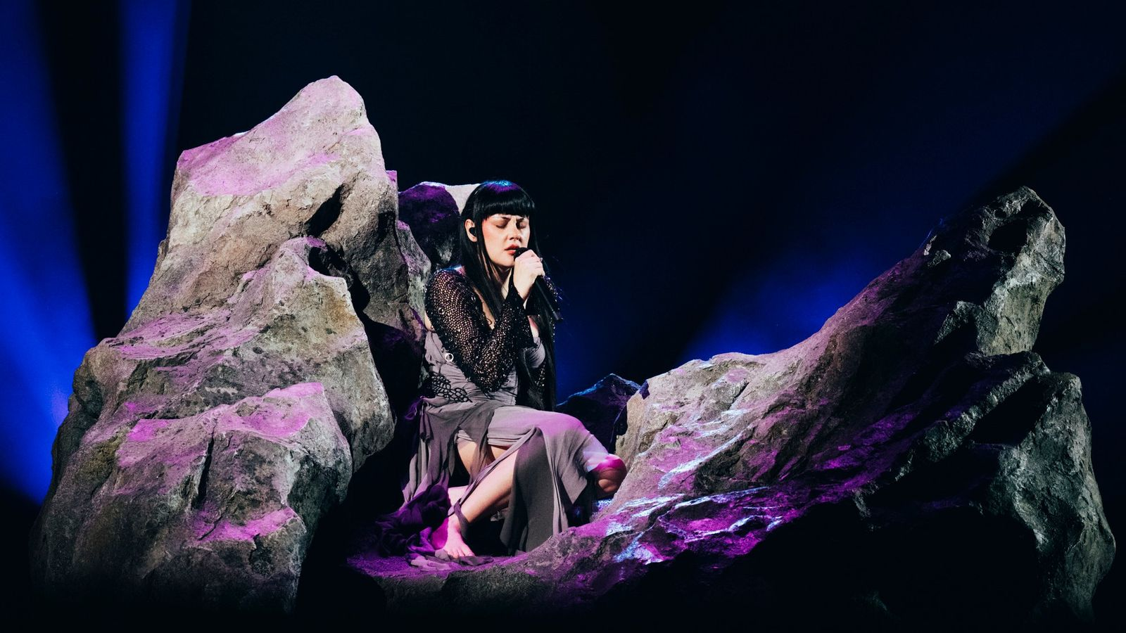 Teya Dora en su ensayo del tema de Ramonda para Malmö 2024