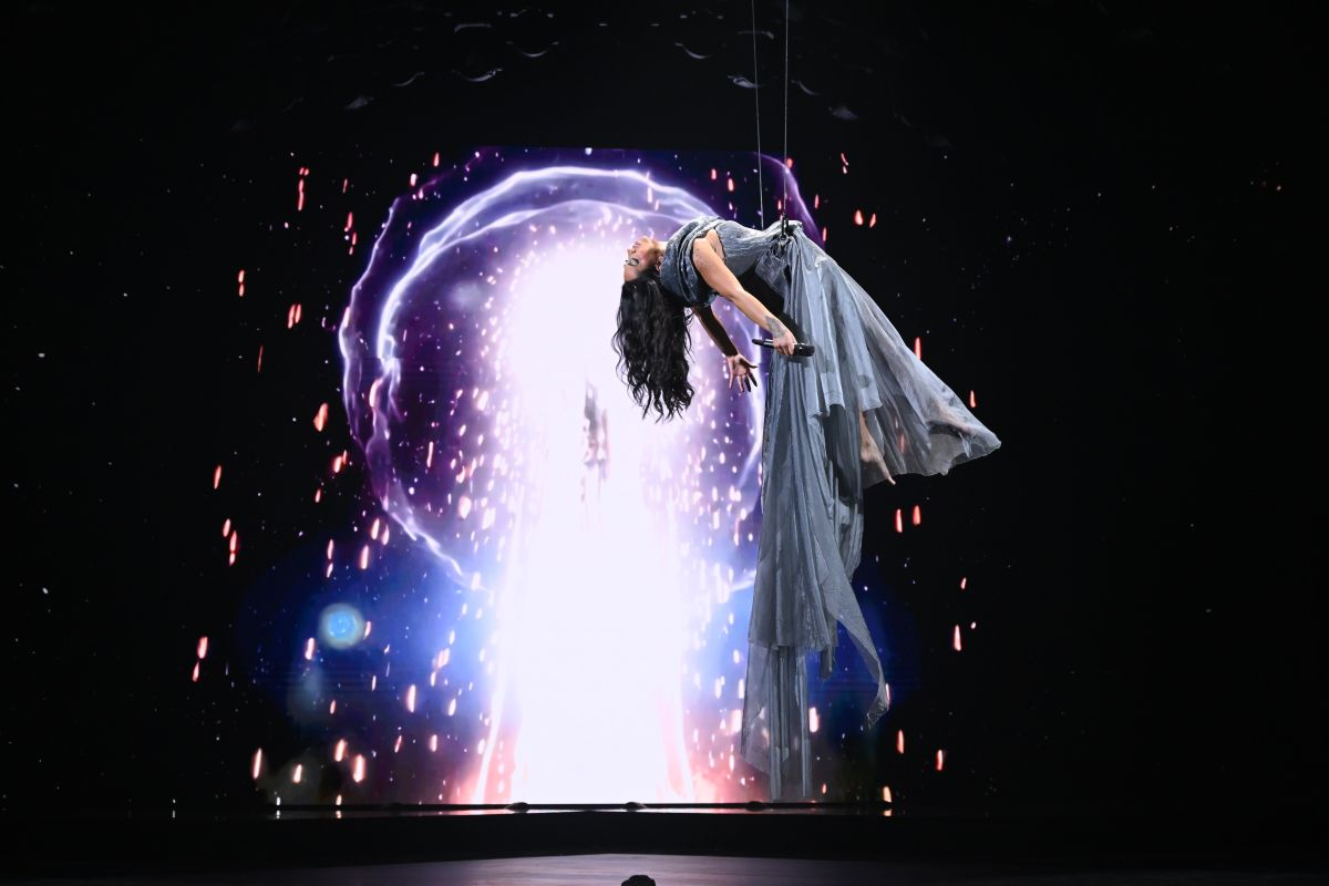 Zejna finalista en su participacion del Pesma za Evroviziju con su tema Jugoslavija