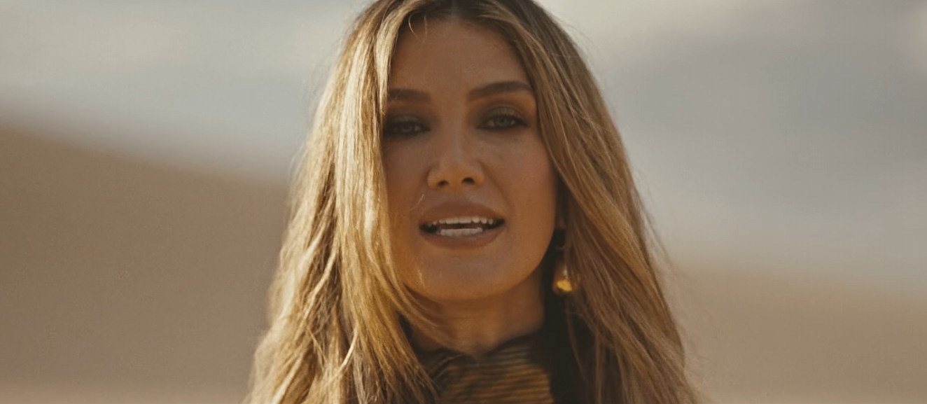 Delta Goodrem en su video musical del tema Eclipse para Viena 2026